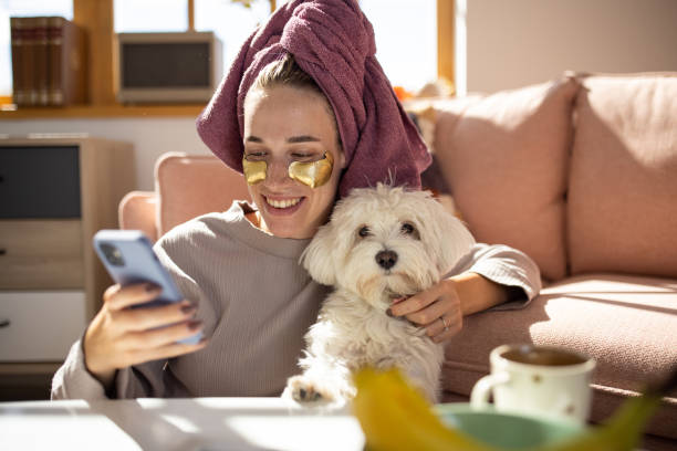 istock Best friends at home 1459450906