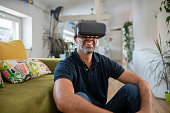 mann-mit-virtual-reality-brillenerfahrung.jpg?b=1&s=170x170&k=20&c=DUMOlgM4hjkdwO9myjIj0muHOBojkvgi_Oafee79s_Y=
