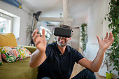mann-mit-virtual-reality-brillenerfahrung.jpg?b=1&s=170x170&k=20&c=4c7mR4_e0KVKJxBXOqVkgo87Pf7Uiq6utsqTssVzzVs=