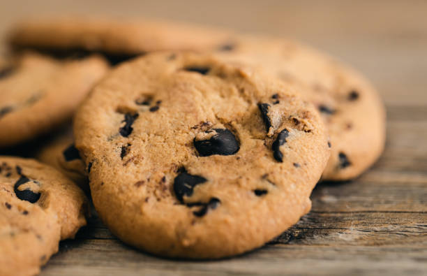 close-up, cookies with chocolate crisps on a wooden background. - choc chip imagens e fotografias de stock