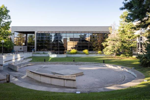 queen elizabeth ii music building presso la brandon university. manitoba, canada. - university of manitoba foto e immagini stock