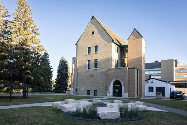 centro de la unión de estudiantes knowles douglas en la universidad de brandon. manitoba, canadá. - university of manitoba fotografías e imágenes de stock