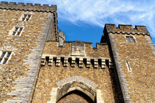 южные ворота входа в кардиффский замок - кардифф - castle cardiff wales welsh culture стоковые фото и изображения