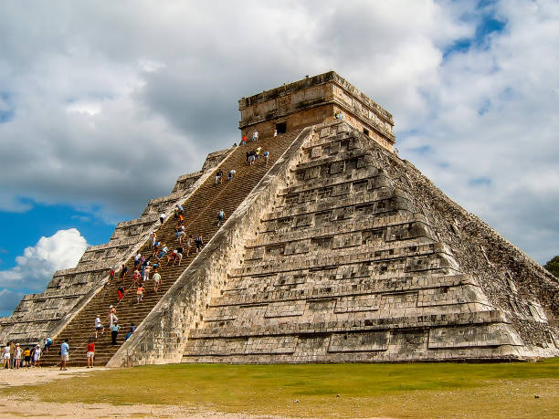 From Kukulkan/El Castillo, the Mayan pyramids Chichen Itza, Mexico From Kukulkan/El Castillo, the Mayan pyramids Chichen Itza, Mexico in 2004 when it was open to tourists. self sacrifice stock pictures, royalty-free photos & images