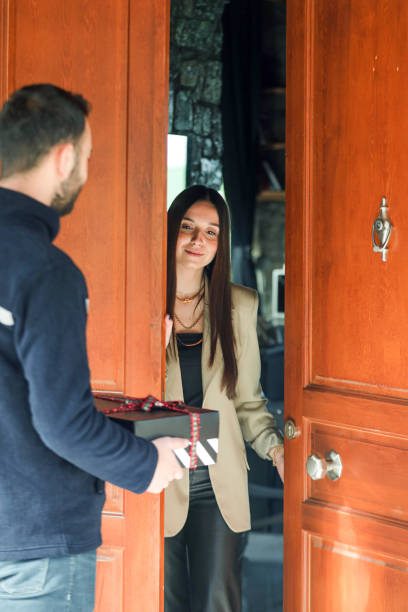 istock Online Shopping Delivery, Home Cargo Delivery, Courier , Valentine's Day, Gift Box 1459624504