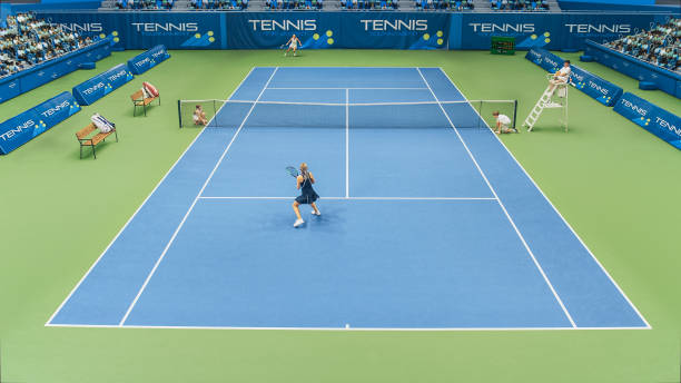 transmisión televisiva deportiva del partido del campeonato de tenis femenino set completo. dos atletas profesionales compiten, golpean el tiro de falla. canal de televisión en red con concepto de audiencia. - torneo de tenis fotografías e imágenes de stock