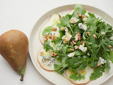 pear salad with rocket cheese and walnut