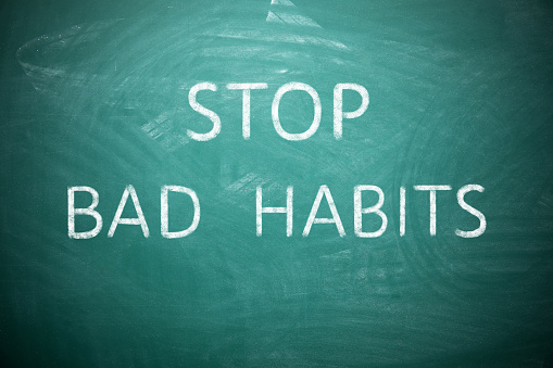 Phrase Stop Bad Habits on green chalkboard
