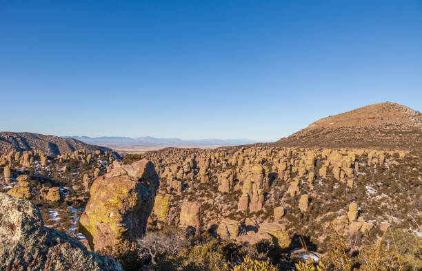 pomnik narodowy chiricahua malowniczy zimowy krajobraz arizony - chiricahua national monument zdjęcia i obrazy z banku zdjęć