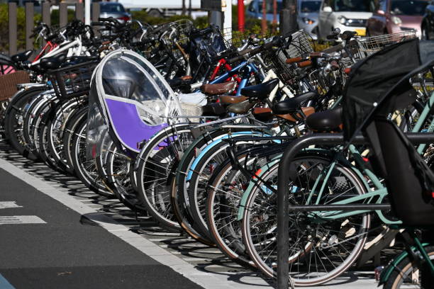 Bicycles in the bicycle parking rack in Japan. If left on the sidewalk, it will disturb passers-by and damage the scenery, so it is necessary to observe manners.