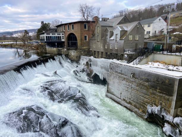 kuvapankkikuvat ja rojaltivapaat kuvat aiheesta ottauquechee-joki, quechee, vermont - quechee