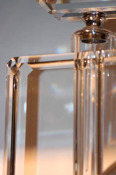 Frasco de perfume decorativo de vidro transparente - foto de acervo