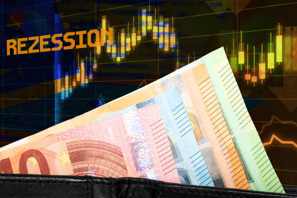 istock Wallets, euro banknotes and the recession 1459856850