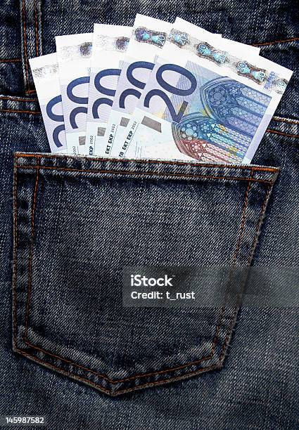 Euro Di Denaro In Blue Jeans Tasca - Fotografie stock e altre immagini di Tasca - Tasca, Valuta, Abbigliamento