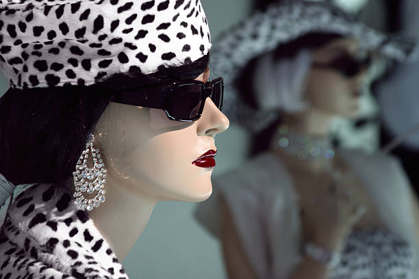 istock Elegant Mannequin / Schaufensterpuppe 145987619