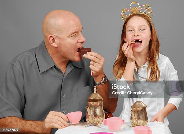 Padre E Figlia Festa Di Tè - Fotografie stock e altre immagini di Invito al tè - Invito al tè, Padre, Bambine femmine