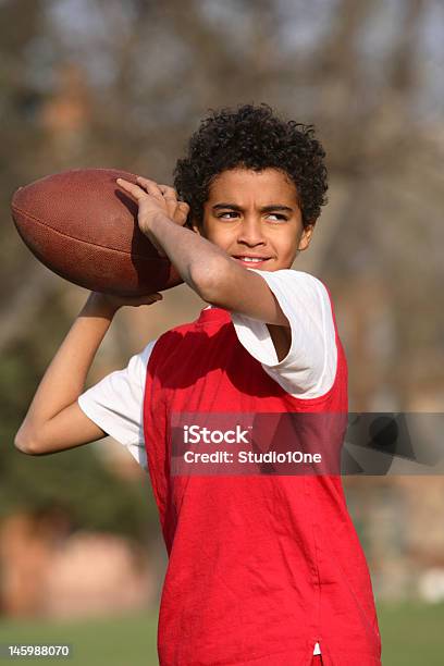 Afrikanische Amerikanische Jungen Stockfoto und mehr Bilder von Amerikanischer Football - Amerikanischer Football, Football - Spielball, Kind