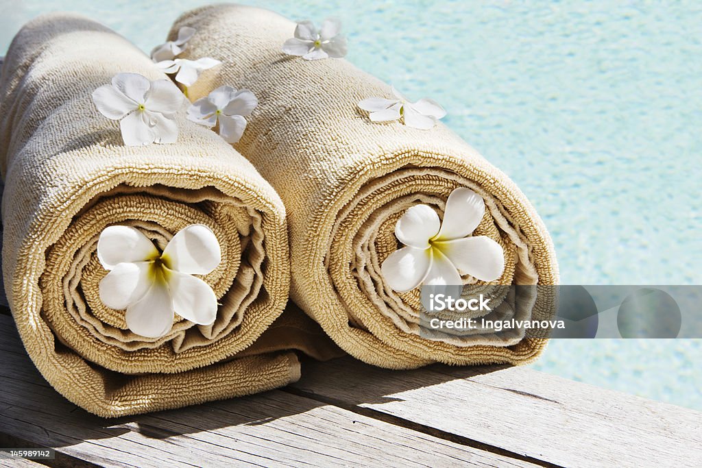 Handtücher nahe dem swimmingpool - Lizenzfrei Alternative Behandlungsmethode Stock-Foto