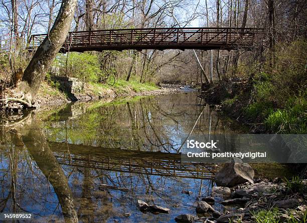 Passerella Pedonale Riflesso - Fotografie stock e altre immagini di Kansas - Kansas, Primavera, Ambientazione esterna