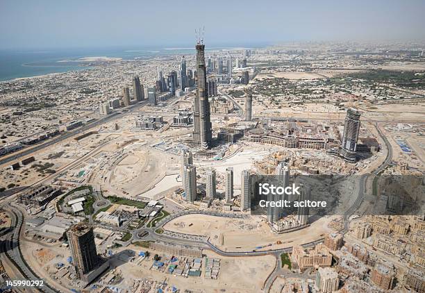 Construcción De Una Completa De La Ciudad Foto de stock y más banco de imágenes de Burj Khalifa - Burj Khalifa, Vista cenital, Autopista Sheikh Zayed