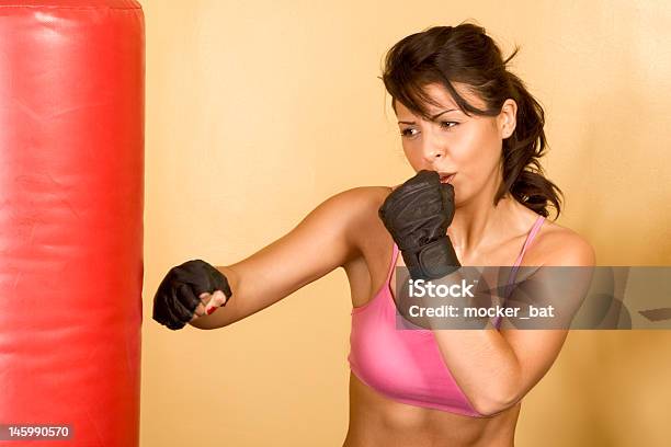 Foto de Treino De Boxe Tailandês e mais fotos de stock de 20 Anos - 20 Anos, 20-24 Anos, Academia de ginástica