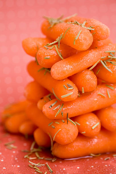 baby carrots - baby carrot zdjęcia i obrazy z banku zdjęć