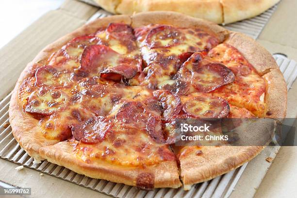 Pizza - zdjęcia stockowe i więcej obrazów Cebula - Cebula, Fotografika, Gorąco