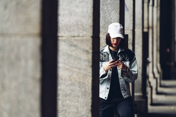 istock Young woman leaning on the arch column 1459918649