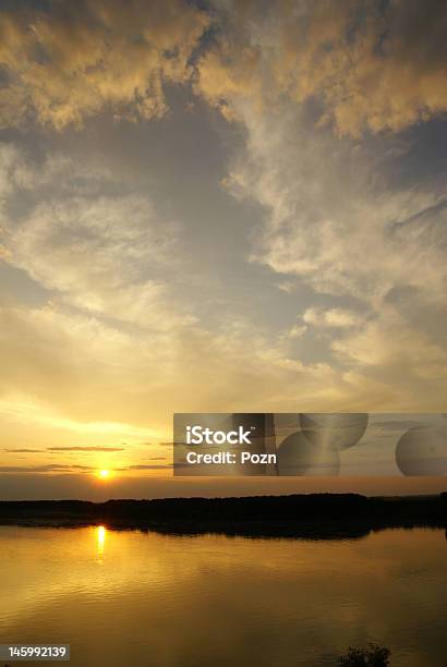 Foto de Pôrdosol e mais fotos de stock de Baixo - Posição - Baixo - Posição, Beleza, Beleza natural - Natureza