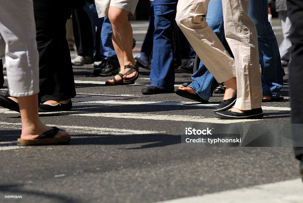 Menschen auf der Straße überqueren - Lizenzfrei Beengt Stock-Foto