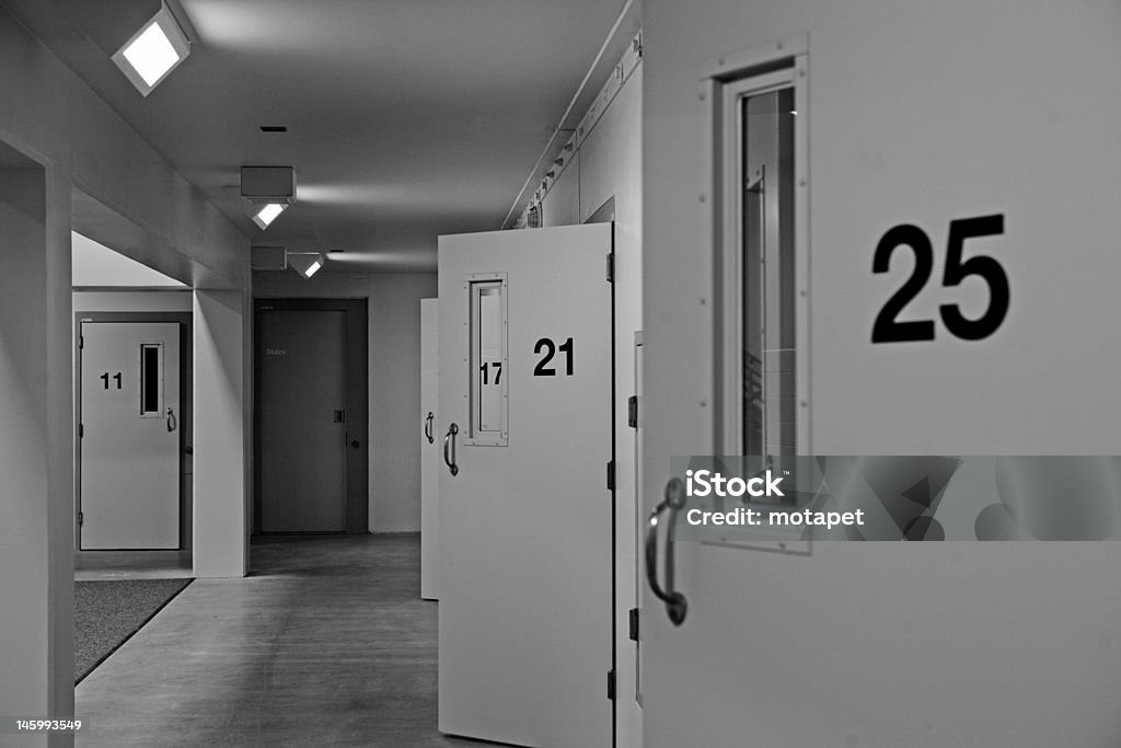 Prisión de puertas - Foto de stock de Cárcel libre de derechos