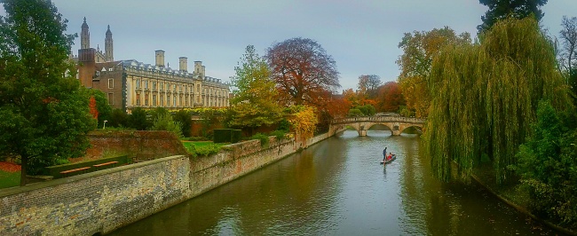 A panoramic shot of the Cam river that streams near Cambridge University
