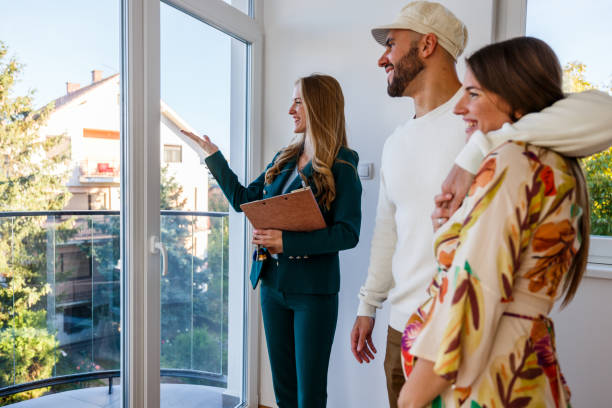 istock Couple on a meeting whit real estate agent 1459957667