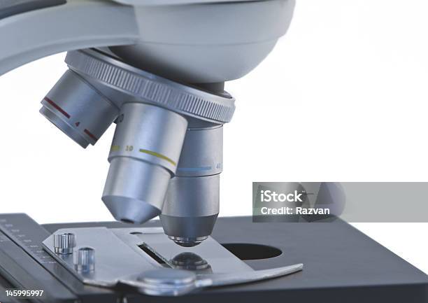 Microscópio Lentes - Fotografias de stock e mais imagens de Microscópio - Microscópio, Olhar Através da Janela, Analisar