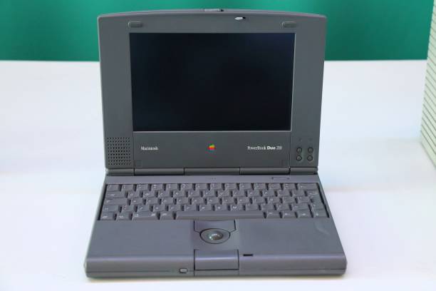 old apple macintosh laptop - apple macintosh laptop apple computers computer imagens e fotografias de stock