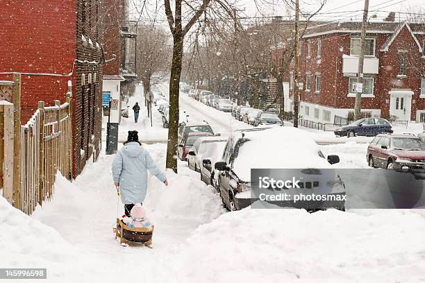Balade Sous La Neige - zdjęcia stockowe i więcej obrazów Montreal - Montreal, Zima, Chłodny
