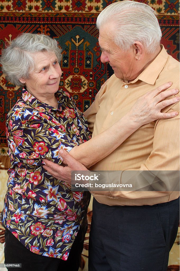 senior coppia Danza - Foto stock royalty-free di Abbracciare una persona