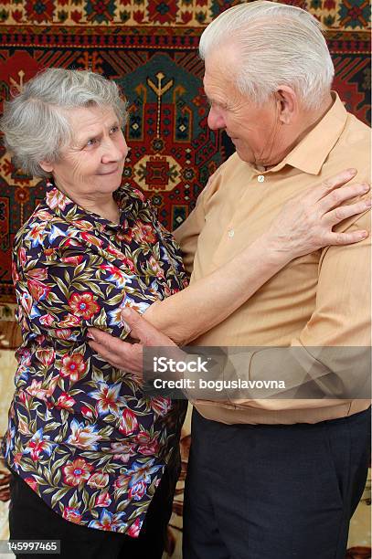 Senior Coppia Danza - Fotografie stock e altre immagini di Abbracciare una persona - Abbracciare una persona, Adulto, Adulto in età matura