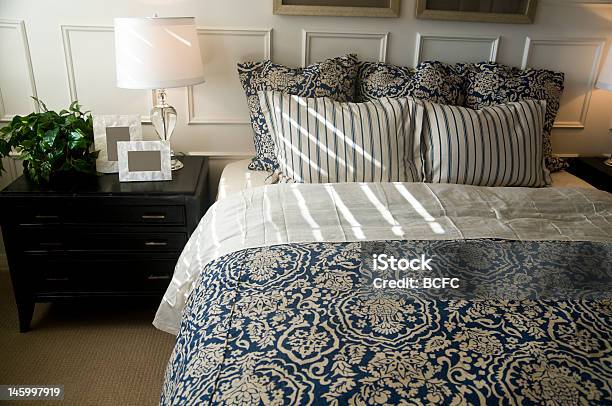 Luxuoso Quarto De Dormir - Fotografias de stock e mais imagens de Aconchegante - Aconchegante, Almofada - Artigo de Decoração, Artigo de Decoração