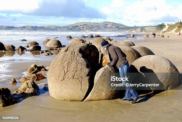 Photo libre de droit de Moeraki Boulder banque d'images et plus d'images libres de droit de Géologie - Géologie, Horizontal, Mer