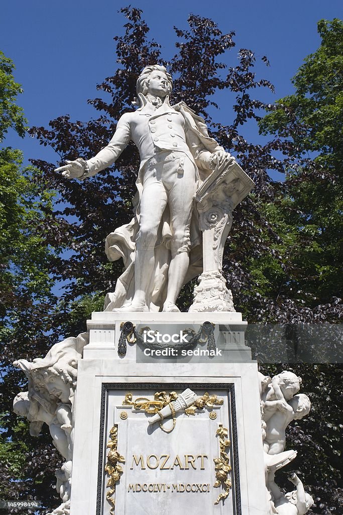 Statua di mozart dal parco di vienna - Foto stock royalty-free di Austria