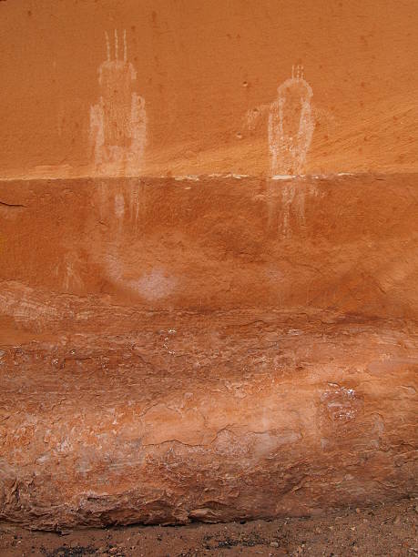 ghost rock - cave painting indigenous culture art arizona fotografías e imágenes de stock
