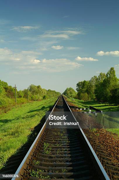 Railroad Foto de stock y más banco de imágenes de Acero - Acero, Carretera de un solo carril, Cielo