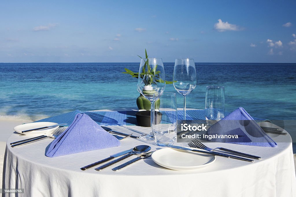 Messa arrumada em um restaurante de praia - Foto de stock de Buffet - Refeições royalty-free