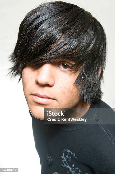 Teen Retrato De Vestido Negro Sobre Fondo Blanco Foto de stock y más banco de imágenes de Emo - Emo, Hombres, Niño