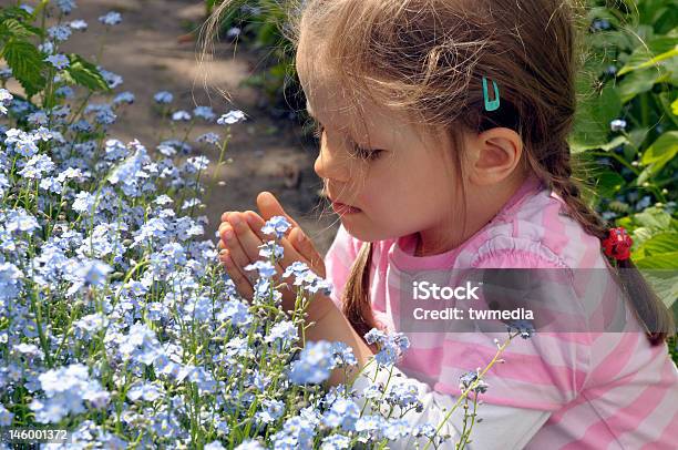 Junges Mädchen Stockfoto und mehr Bilder von Blume - Blume, Farbton, Fotografie