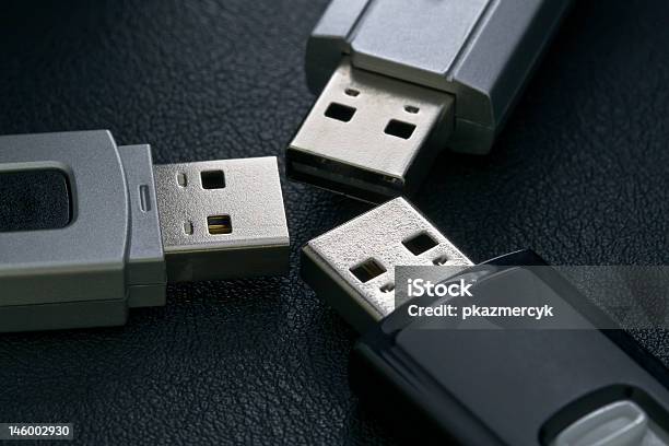 サムドライブのミーティング - USBケーブルのストックフォトや画像を多数ご用意 - USBケーブル, USBスティック, エレクトロニクス産業