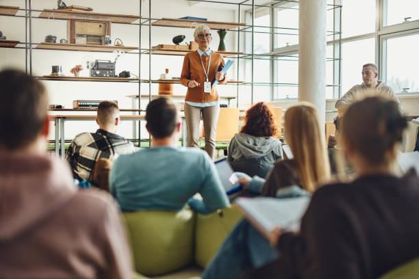 istock Mature teacher giving a lecture in a casual classroom. 1460033058