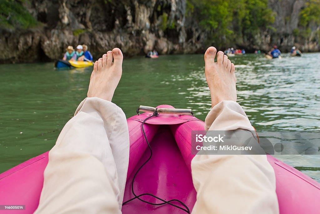 "pernas no mar de canoa" - Foto de stock de Adulto royalty-free