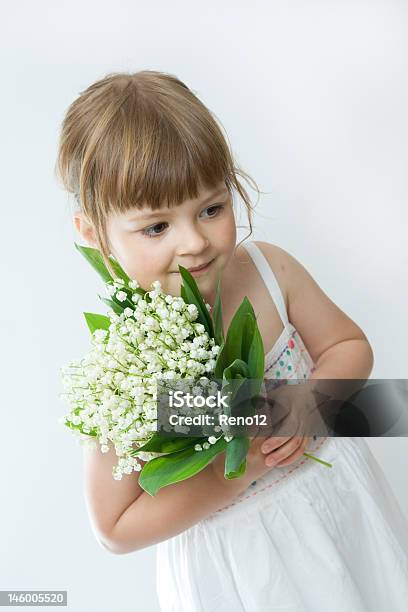 Foto de Flores Para Você Mãe e mais fotos de stock de Aluno de Jardim de Infância - Aluno de Jardim de Infância, Beleza, Beleza natural - Natureza